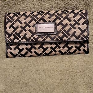 Tommy Hilfiger women's wallet